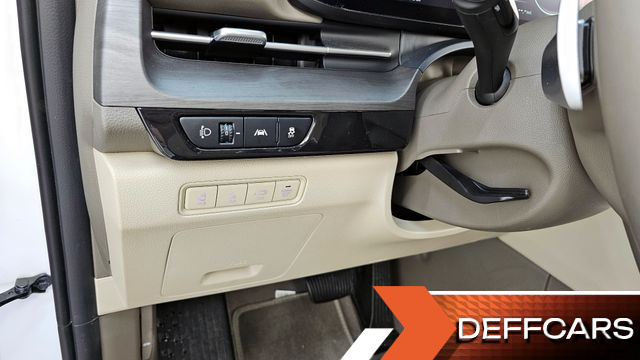 Kia CARNIVAL Gasoline 7-Seater Signature купить на сайте DeffCars