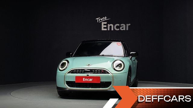 Mini COOPER 5 Door Favoured купить на сайте DeffCars