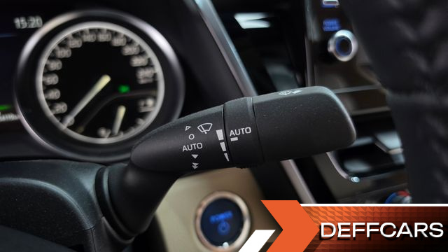 Toyota CAMRY 2.5 XLE Hybrid купить на сайте DeffCars