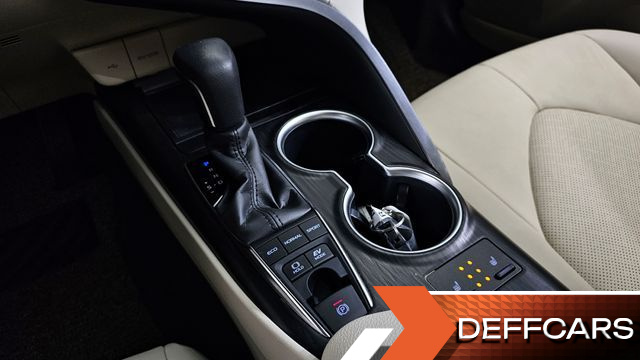 Toyota CAMRY 2.5 XLE Hybrid купить на сайте DeffCars