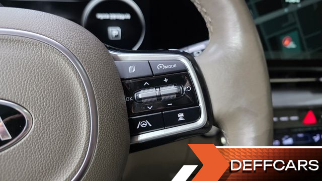Kia CARNIVAL Gasoline 7-Seater Signature купить на сайте DeffCars