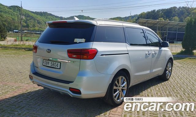 Kia CARNIVAL 9-Seater Noblesse Special купить на сайте DeffCars