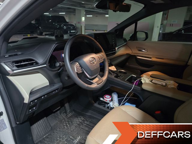 Toyota SIENNA 2.5 Hybrid 2WD купить на сайте DeffCars
