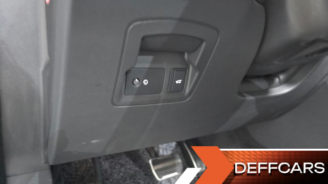 Land Rover RANGE ROVER VELAR 2.0 P250 R-Dynamic SE купить на сайте DeffCars