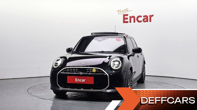 Mini COOPER 5 Door Favoured купить на сайте DeffCars