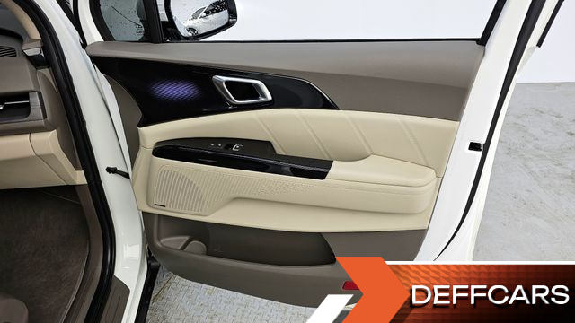 Kia CARNIVAL Gasoline 7-Seater Signature купить на сайте DeffCars