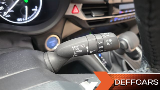 Toyota SIENNA 2.5 Hybrid AWD купить на сайте DeffCars
