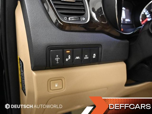 Kia CARNIVAL 9-Seater Noblesse Special купить на сайте DeffCars