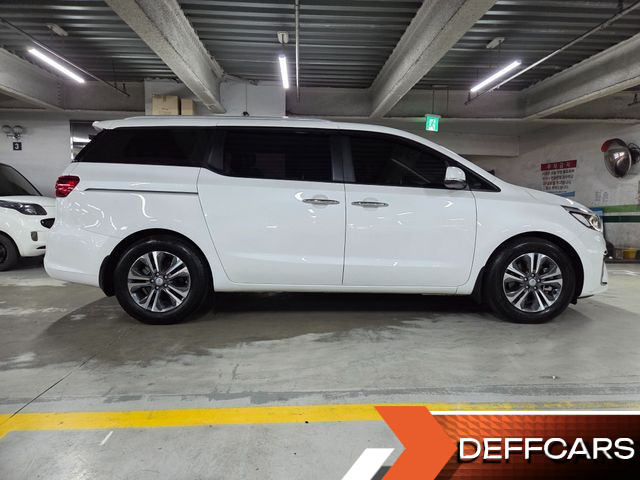 Kia CARNIVAL 9-Seater Luxury купить на сайте DeffCars