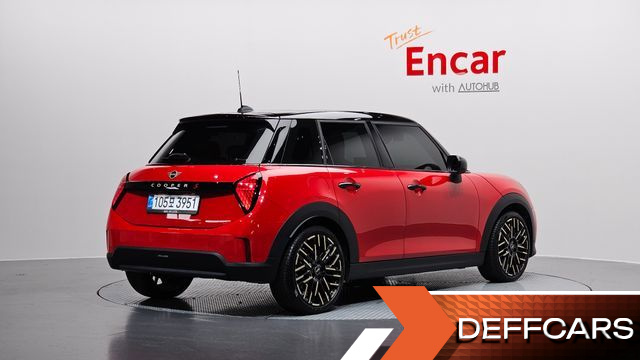 Mini COOPER 5 Door Favoured купить на сайте DeffCars