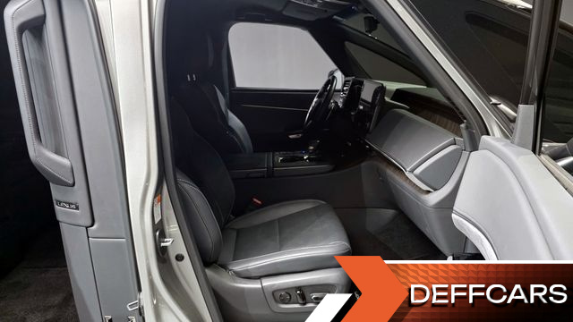 Lexus LM 500h Royal купить на сайте DeffCars