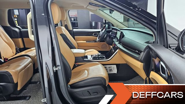 Kia CARNIVAL Gasoline 7-Seater Signature купить на сайте DeffCars