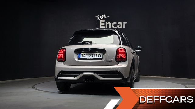 Mini COOPER 5Door Classic Launch Pack Third Generation купить на сайте DeffCars