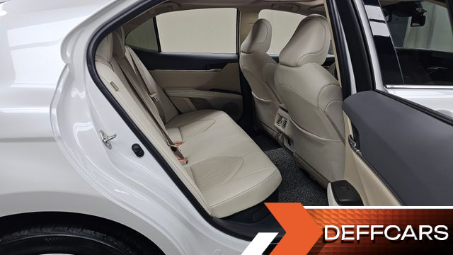 Toyota CAMRY 2.5 XLE Hybrid купить на сайте DeffCars