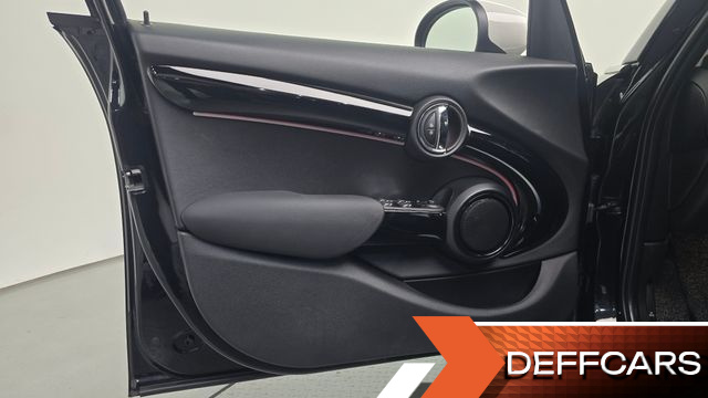 Mini COOPER 5Door Classic Third Generation купить на сайте DeffCars