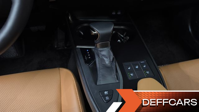 Lexus UX 2.0 2WD купить на сайте DeffCars