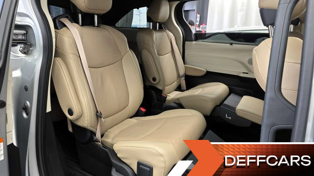 Toyota SIENNA 2.5 Hybrid 2WD купить на сайте DeffCars