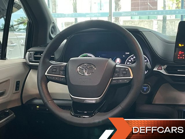 Toyota SIENNA 2.5 Hybrid AWD купить на сайте DeffCars