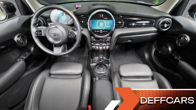Mini COOPER Classic Plus Launch Pack Third Generation купить на сайте DeffCars