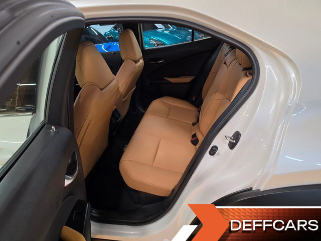 Lexus UX 2.0 2WD купить на сайте DeffCars