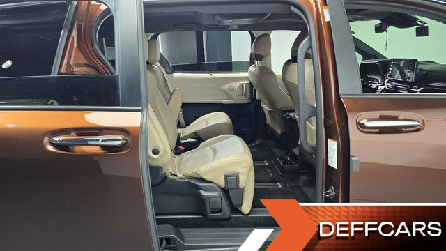 Toyota SIENNA 2.5 Hybrid 2WD купить на сайте DeffCars
