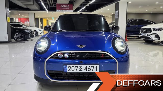 Mini COOPER CONVERTIBLE Favoured купить на сайте DeffCars