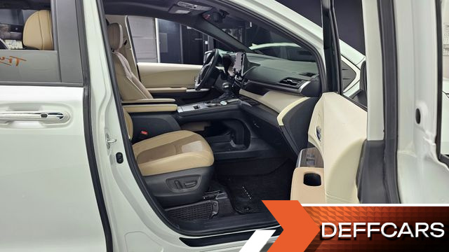 Toyota SIENNA 2.5 Hybrid AWD купить на сайте DeffCars