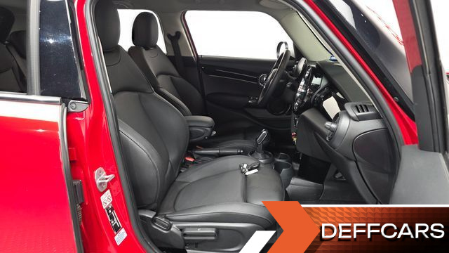Mini COOPER 5Door Classic Launch Pack Third Generation купить на сайте DeffCars