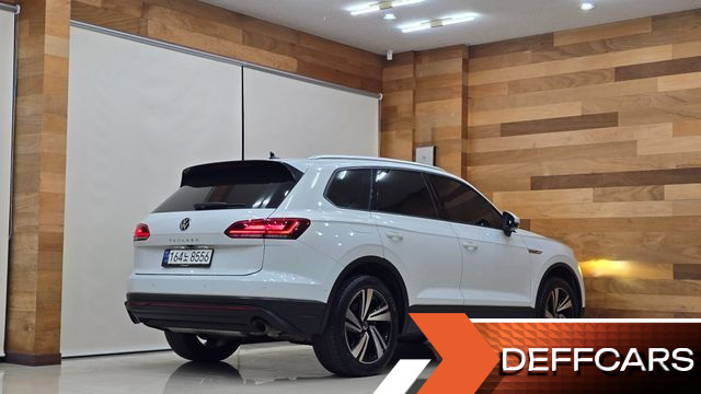 Volkswagen TOUAREG 3.0 TDI Premium купить на сайте DeffCars