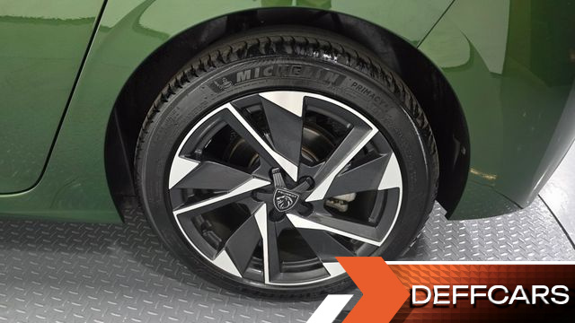 Peugeot 308 1.5 BlueHDi Allure купить на сайте DeffCars