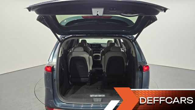 Kia CARNIVAL 9-Seater Signature купить на сайте DeffCars
