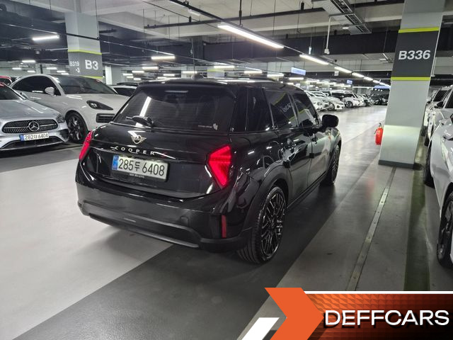 Mini COOPER 5 Door Favoured купить на сайте DeffCars