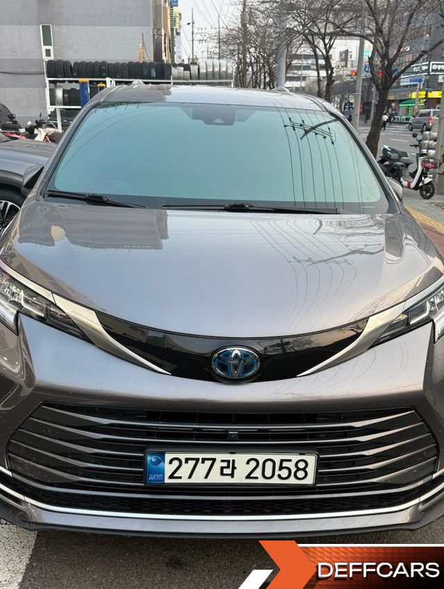 Toyota SIENNA 2.5 Hybrid AWD купить на сайте DeffCars