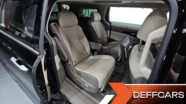 Kia CARNIVAL Gasoline 7-Seater Signature купить на сайте DeffCars