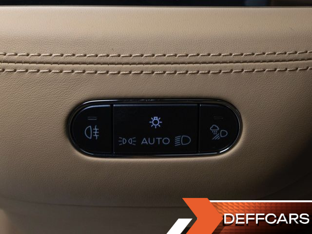 Bentley BENTAYGA 4.0 V8 EWB Azure купить на сайте DeffCars
