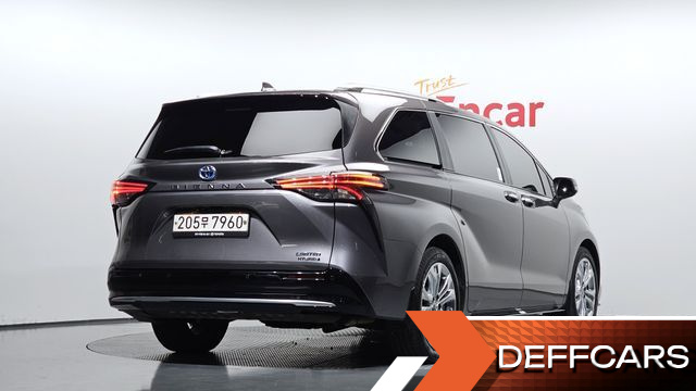 Toyota SIENNA 2.5 Hybrid 2WD купить на сайте DeffCars