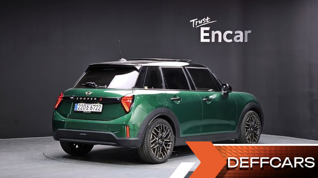 Mini COOPER 5 Door Favoured купить на сайте DeffCars