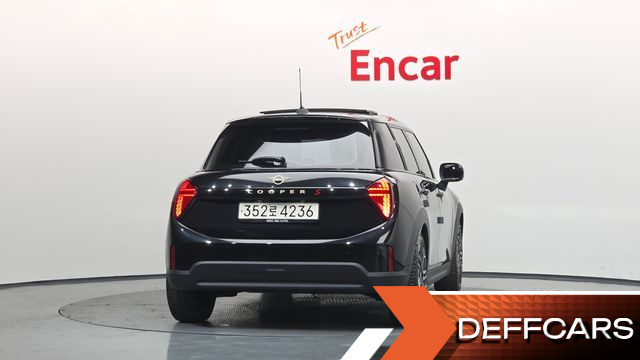 Mini COOPER 5 Door Favoured купить на сайте DeffCars