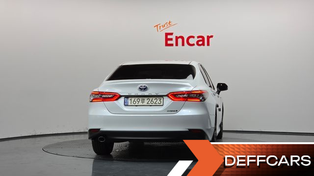 Toyota CAMRY 2.5 XLE Hybrid купить на сайте DeffCars