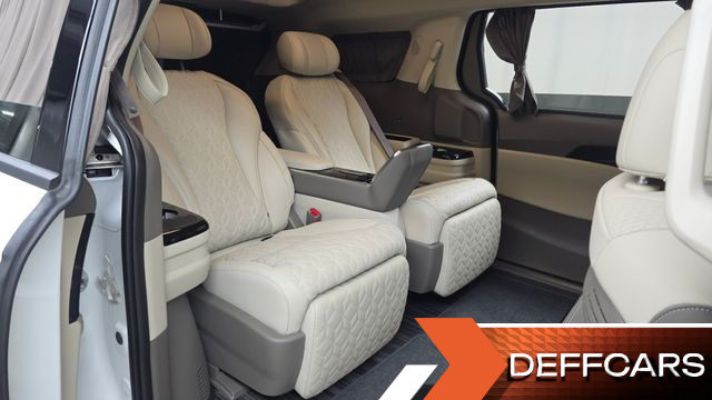 Kia CARNIVAL HEV 4-Seater Hi Limousine Signature купить на сайте DeffCars