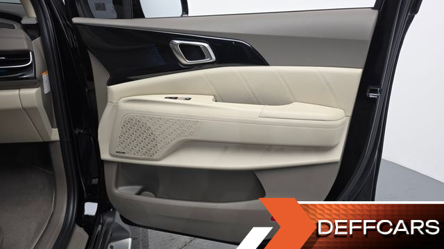 Kia CARNIVAL HEV 4-Seater Hi Limousine Signature купить на сайте DeffCars