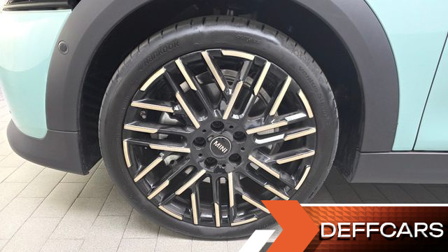 Mini COOPER 5 Door Favoured купить на сайте DeffCars