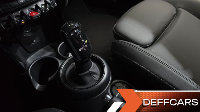 Mini COOPER 5Door Classic Launch Pack Third Generation купить на сайте DeffCars